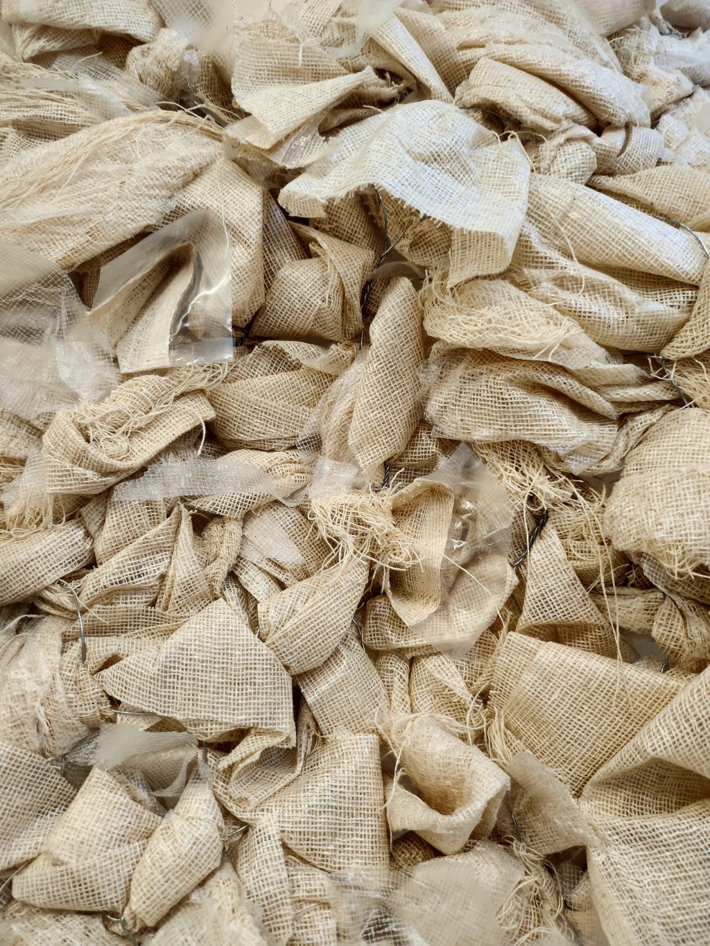 4 // /məˈtɪərɪəl/